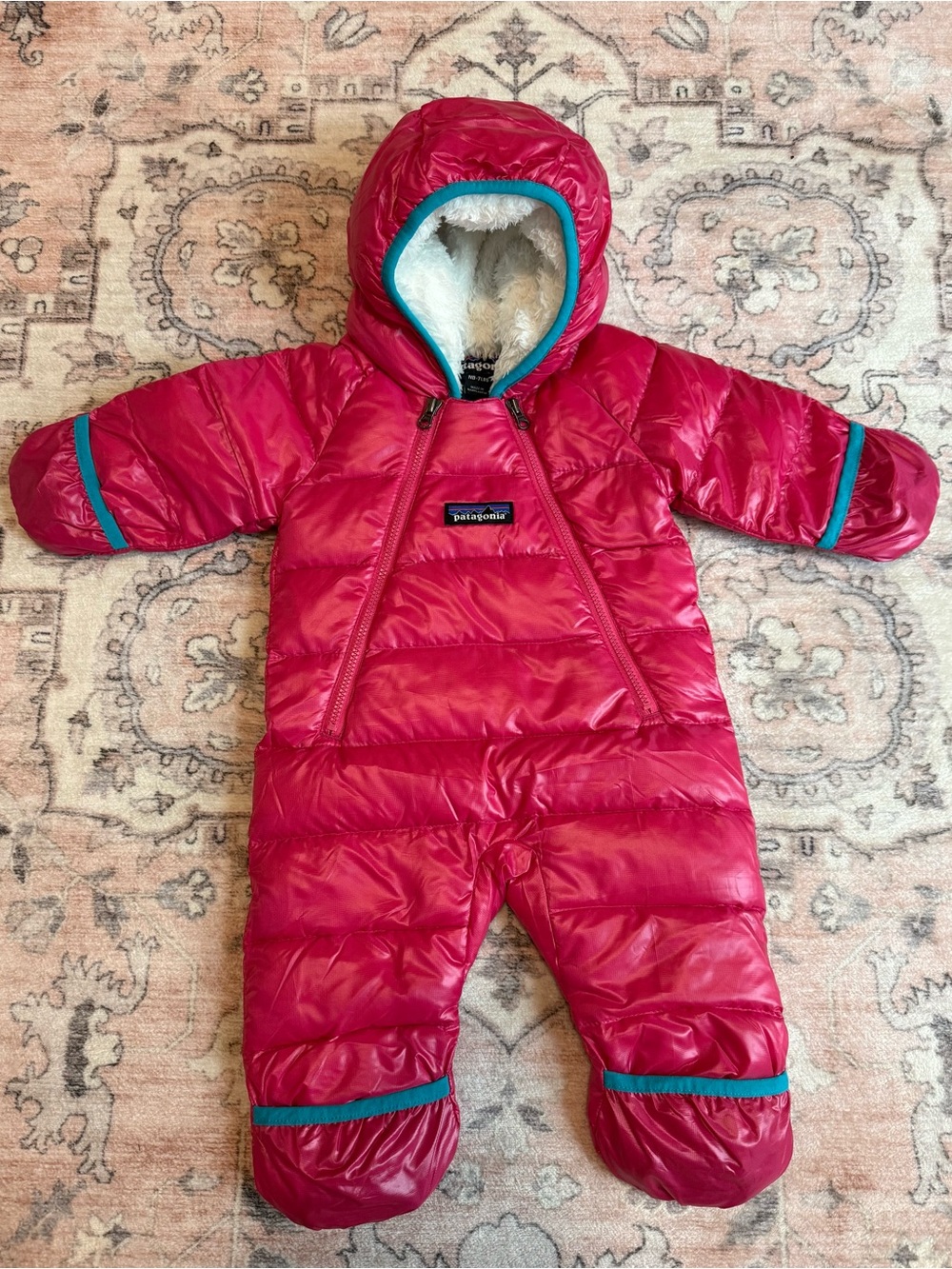Patagonia Infant Hi-Loft Down Sweater Bunting Puffer Pink
Size: 0 months Newborn